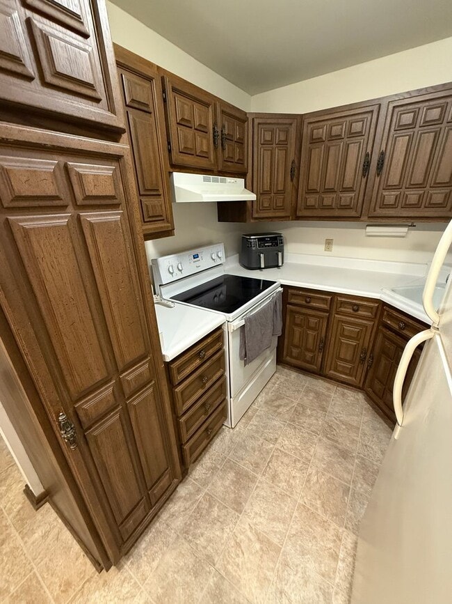 Building Photo - 425 E Henry Clay St Unit 425 E. Henry Clay St. #205