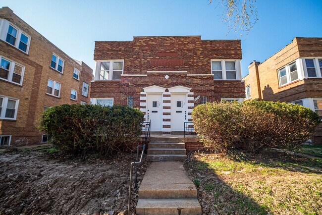 Photo - TGS Upstairs Lounge Unit 4008A