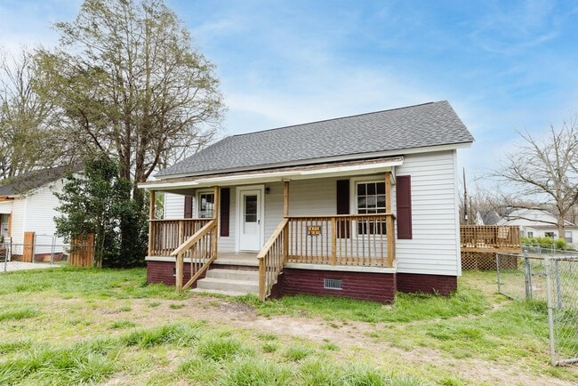 Building Photo - 22 E 7th St