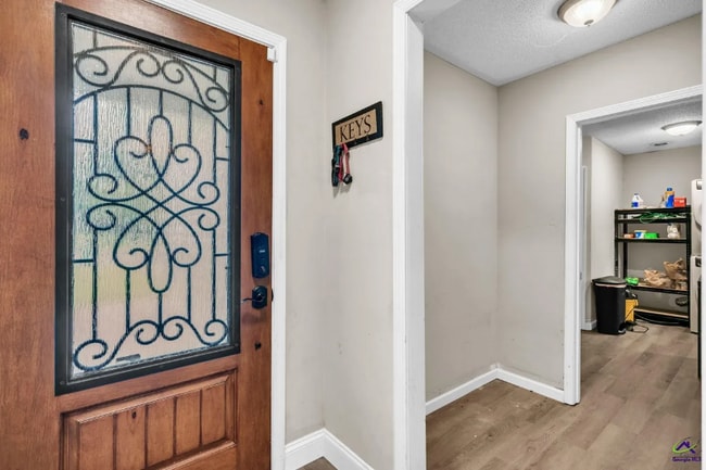 Photo - 211 Crakston Ct