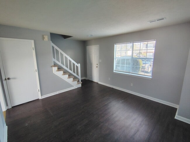Building Photo - 16 Duiguid Dr