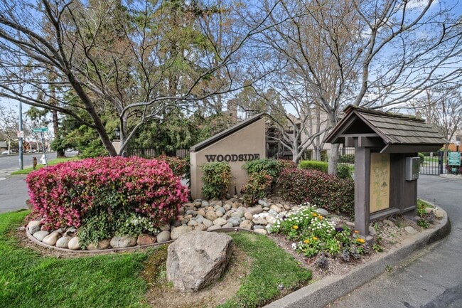 Building Photo - LOVELY, SPACIOUS UPSTAIRS CONDO! Unit 6