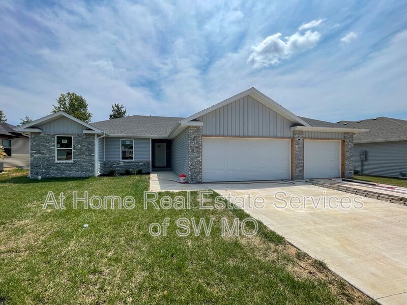 Photo - 202 E Rosalie St