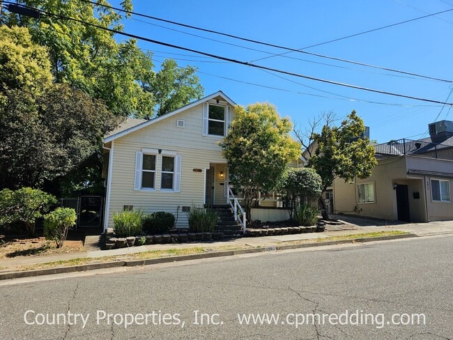 Building Photo - Downtown 3-Bedroom with Old World Charm and Modern Amenities!