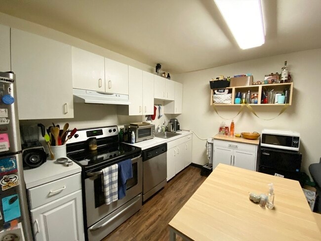 Building Photo - 546 Columbus Ave Unit 3R