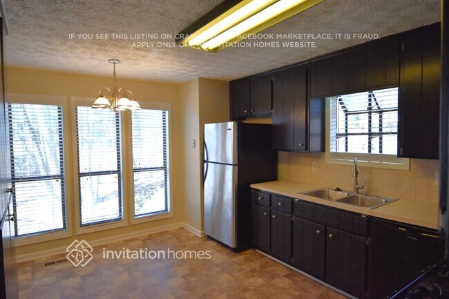 Photo - 2679 Forest Way NE