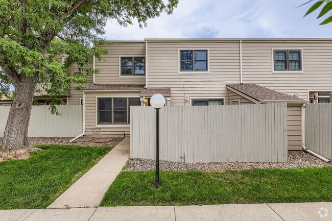 Building Photo - Stunning 3/2.5 home in Arvada!