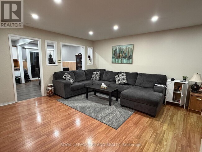 Photo - 690 Little Grey St