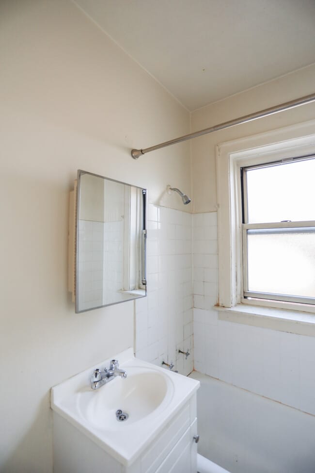 1111 W Roscoe St Unit 30
