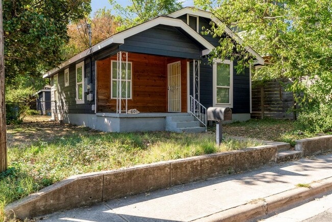 Photo - 1606 Maple Ave