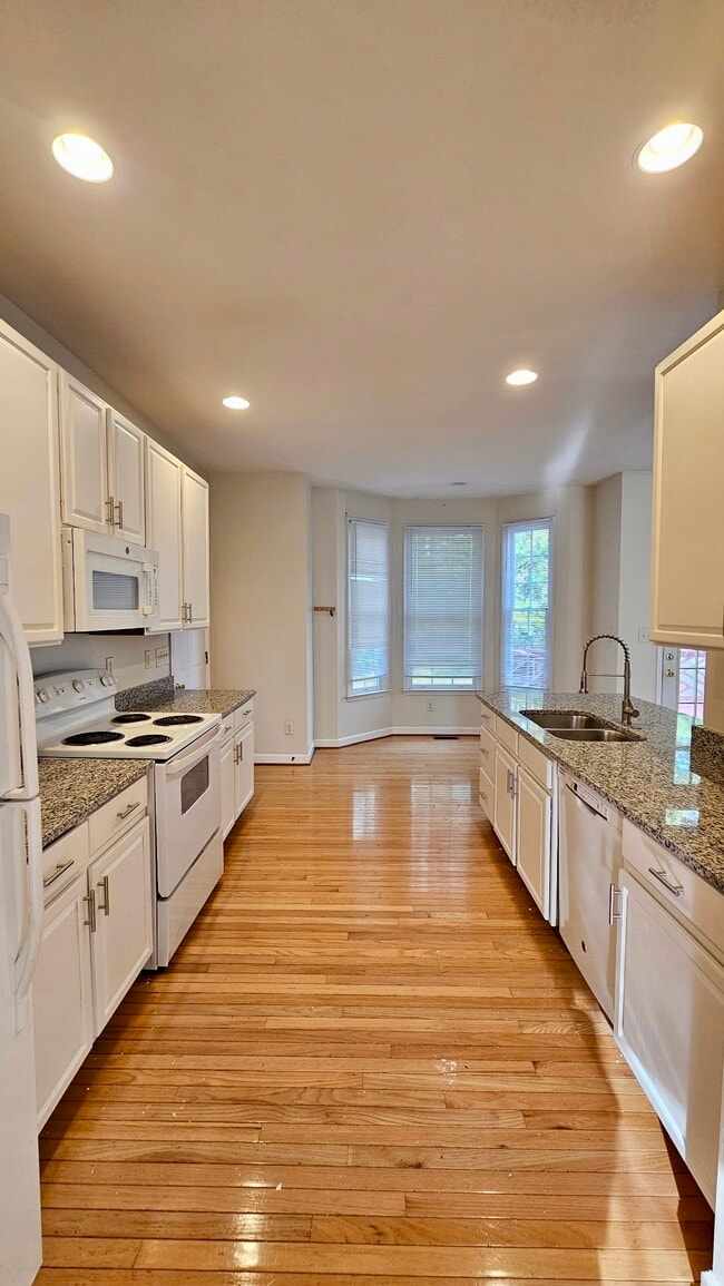 Photo - 7 Woodsage Ln