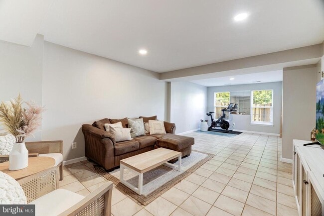 Photo - 2520 Banshire Dr