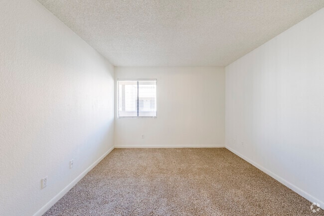 2BR, 2BA - 1,037SF - Primary Bedroom