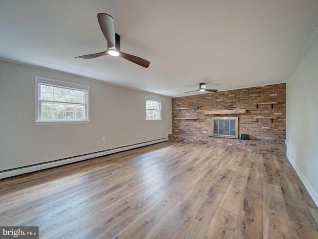 Photo - 705 Main Dr