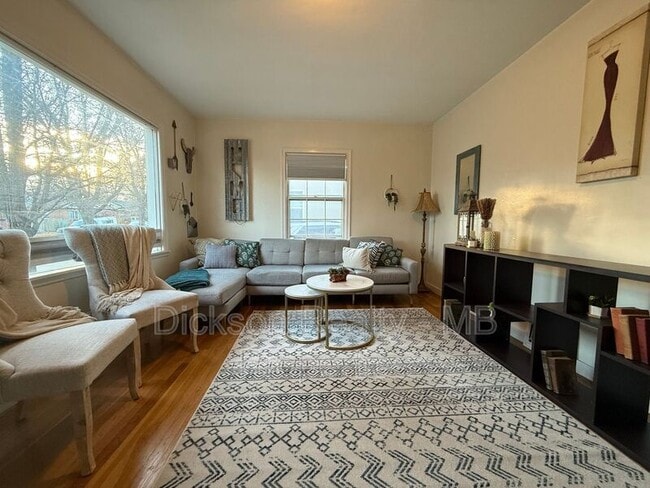 Photo - 631 Cheney St