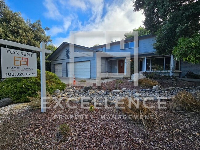 Building Photo - 3087SF 2 Story 5/2.5 House - Community Cab...