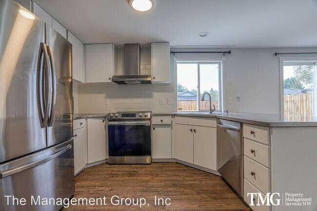 Photo - 5 br, 2.5 bath House - 705 SE 146th Avenue