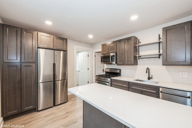 Stainless Appliances and quartz counters - 1127 Hannah Ave Unit B