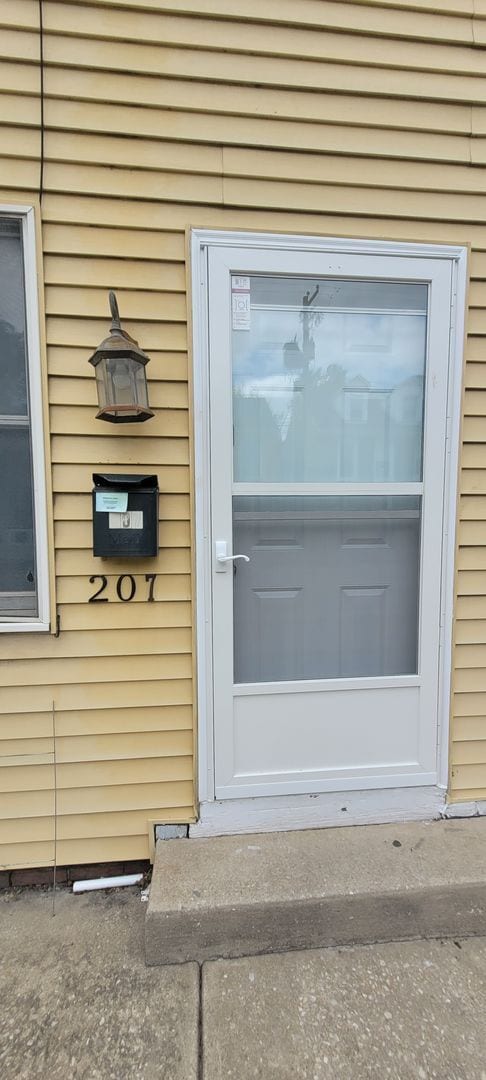 205-209 East Main Street - 205-209 East Main Street Apartment Unit 207