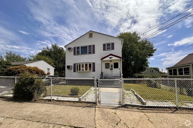 Building Photo - 241 Soundview Ave Rental