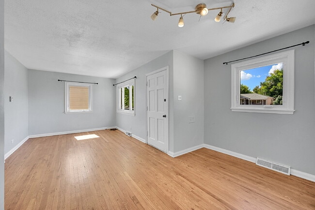 Photo - $2,195.00 - 3 Bedrooms, 1 Bathroom, Single...