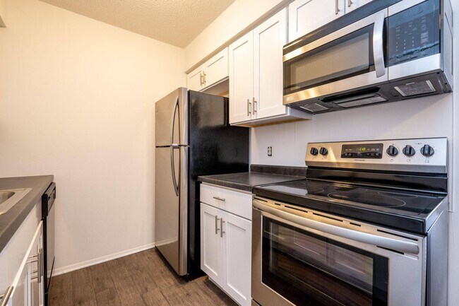 Elmwood Manor Apartments