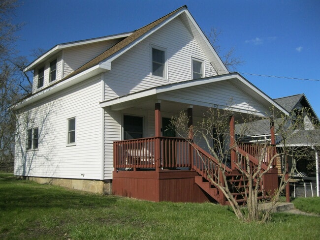 Photo - 32 Goguac St W Unit 1