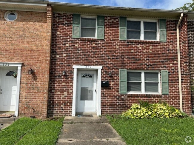 Building Photo - 835 Cathedral Dr Rental