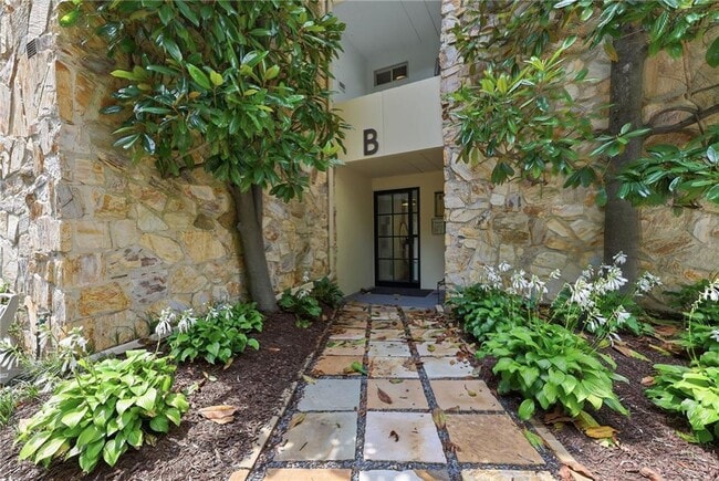 Photo - 2632 Peachtree Rd NW Unit 304B