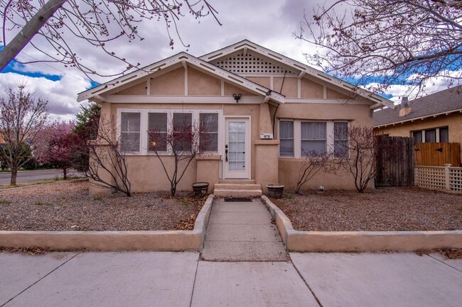 Photo - 902 Marquette Ave NW