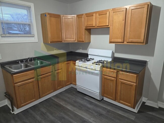 Photo - 4-Bedroom Duplex Downstairs unit in 2-Flat with Parking Unit DOWN