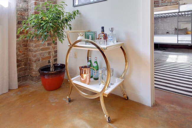 Building Photo - 527 St Joseph St