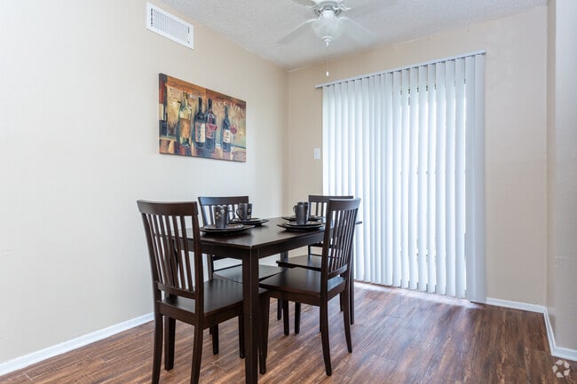 2BR,2BA-950SF