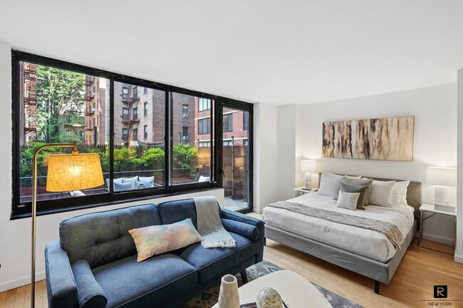 Photo - 215 W 95th St Unit 2-N