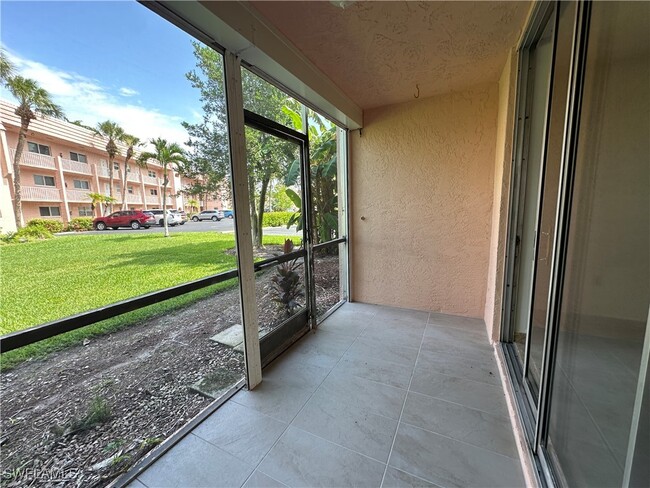 Building Photo - 170 Turtle Lake Ct Unit 111