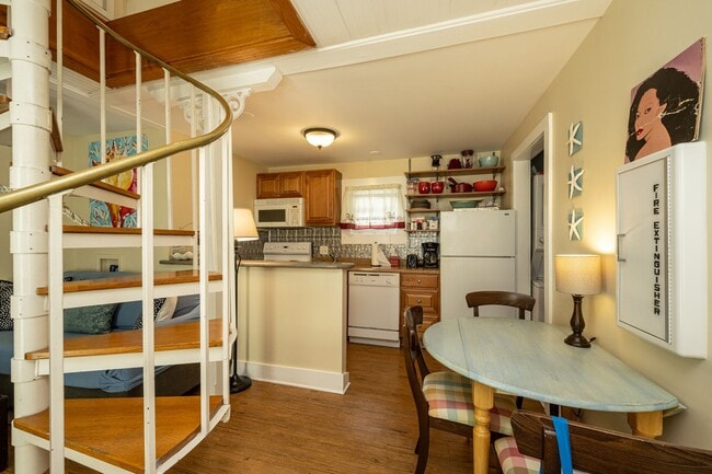 Photo - Old Town Apt Steps From Duval