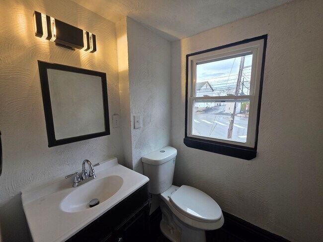 Photo - Updated 1 bedroom 1 bath for rent in Arlington!