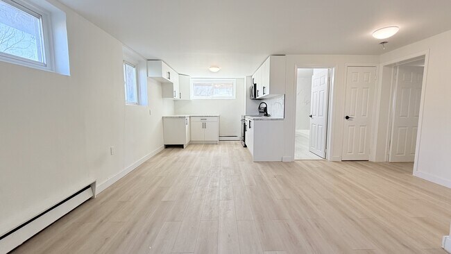 Photo - 359 Hilton Ave Unit 5