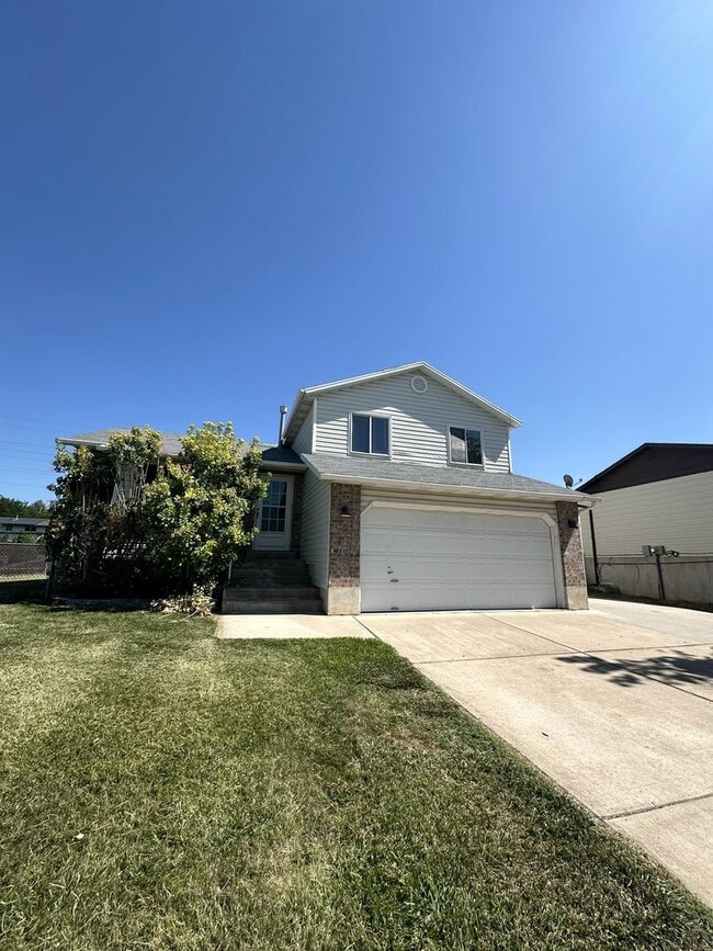 Photo - Spacious 5-Bed Clearfield Home with Garage & Fenced Yard