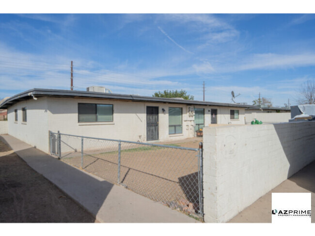 Building Photo - Introducing this Comfortable 2/1 Tempe Dup... Rental