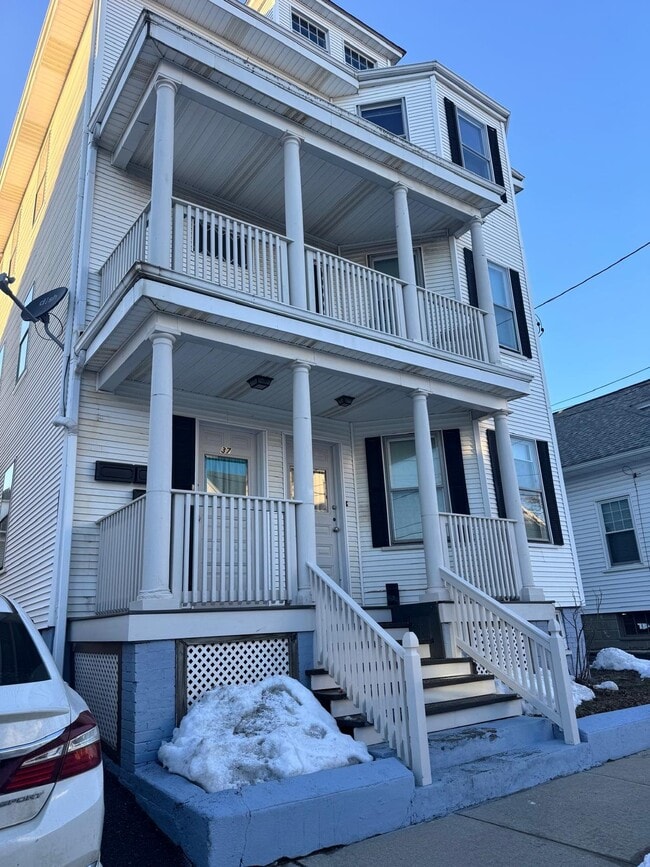 Building Photo - 35 Humes St