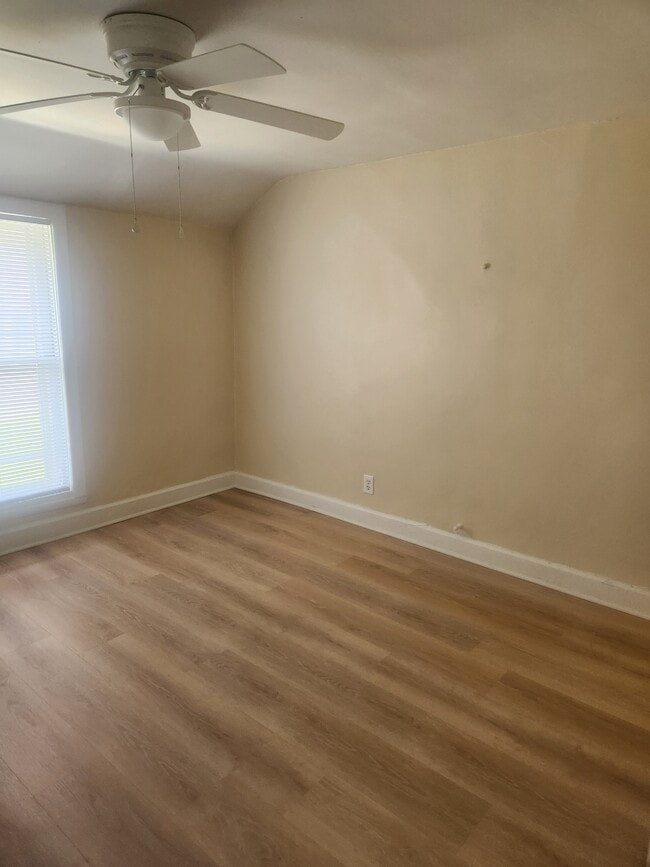 Photo - 735 Camden Ave SW