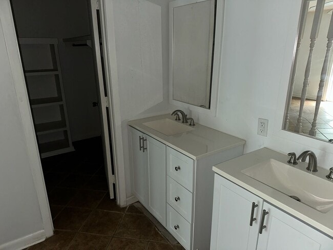 Photo - 595 Sykes Rd