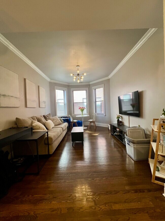 Photo - 665 W Barry Ave