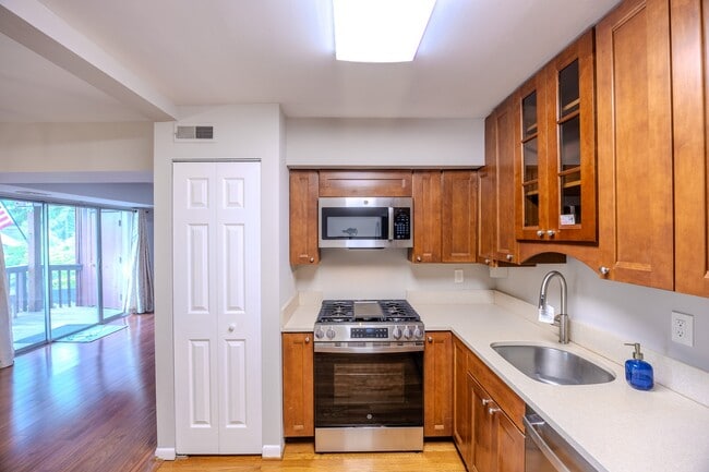 Photo - 755 Fairview Ave Unidad C