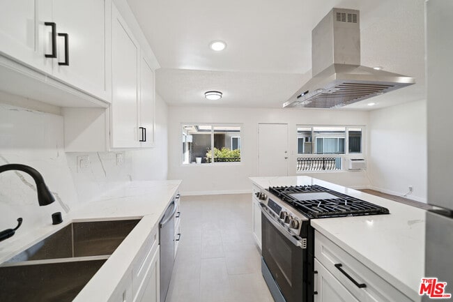 Photo - 7209 Willoughby Ave Unit 9