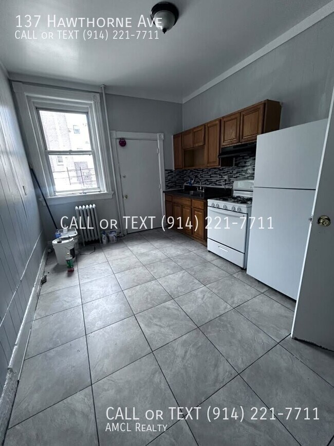 137 Hawthorne Ave