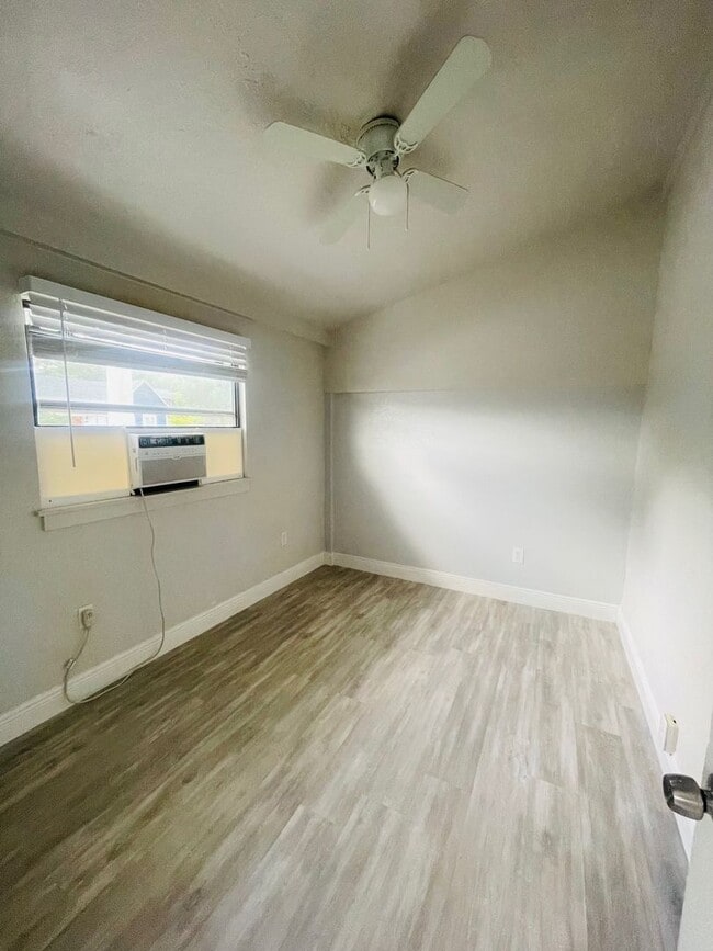 Photo - 1006 13th Ave W Unidad C