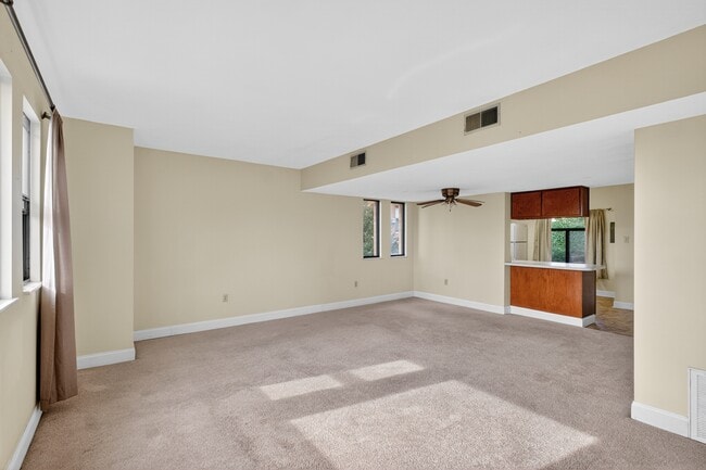 Photo - 3242 Niagara Sq Unit 1