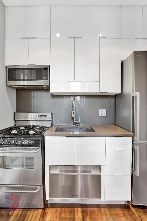 Building Photo - 47 E 1st St Unit 2R